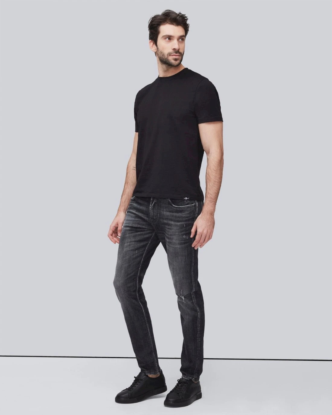 7 For All Mankind Luxe Performance Tee In Black 4 7 For All Mankind Luxe Performance Tee In Black - Image 2