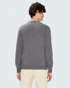 7 For All Mankind Cashmere Crew In Grey -Sleek Fit Style e8bf1e284de4a8fe6eab9ac315214636